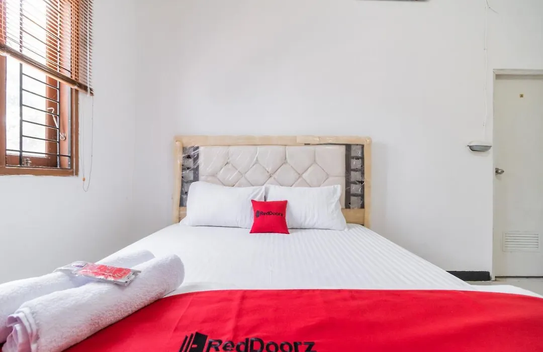 RedDoorz near Terminal Bubulak Bogor-1