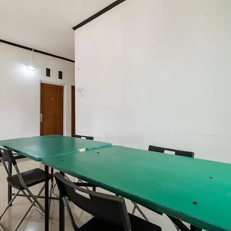 RedDoorz near Terminal Bubulak Bogor-2